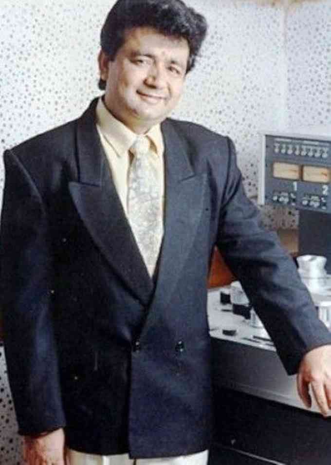 Gulshan Kumar photo, T-Series founder, Gulshan Kumar with Bhushan Kumar